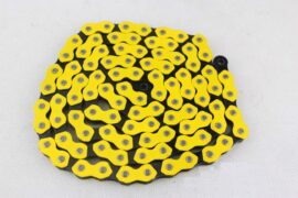 CADENA KMC K-710 TRENDY SERIES 112 ESLABONES AMARILLO /NEGRO